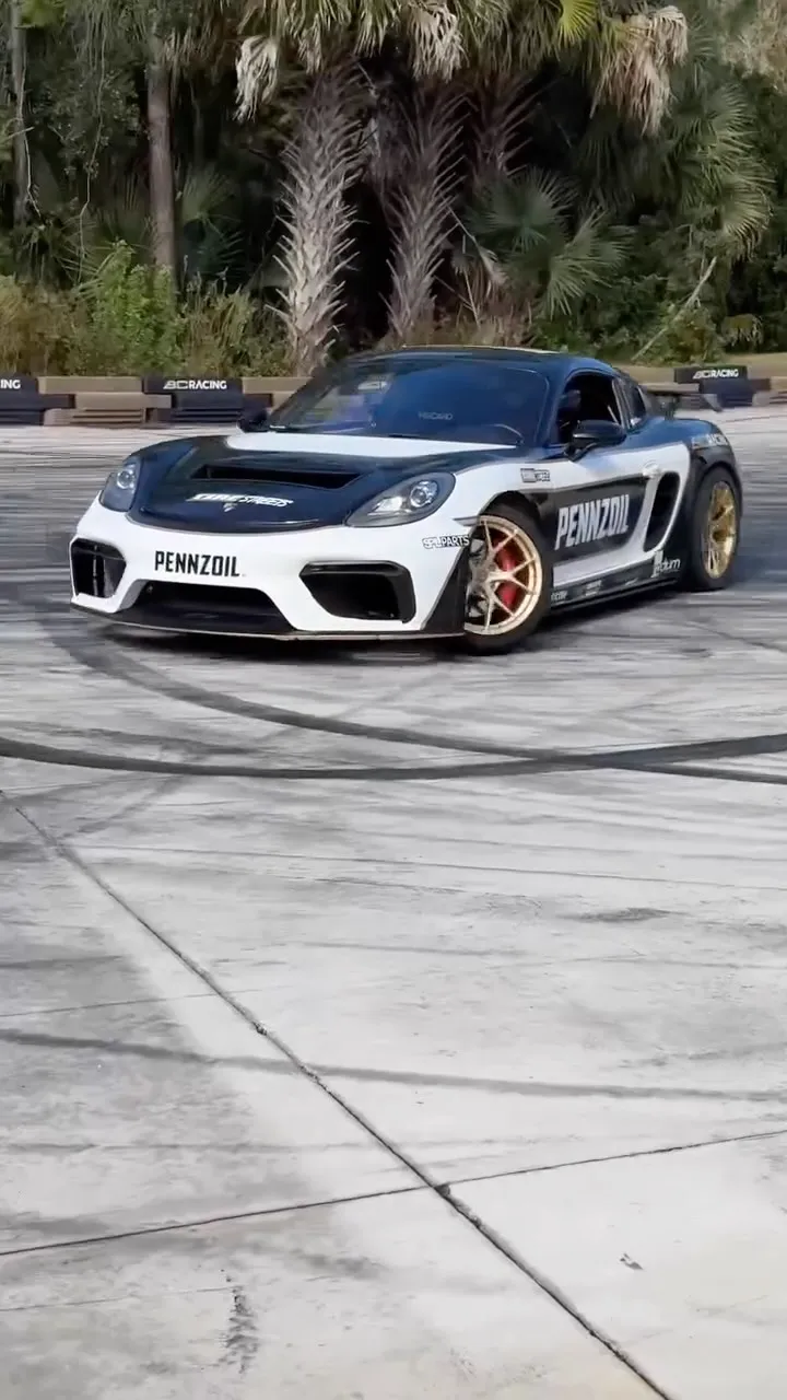 Pennzoil Porsche 718 drifting