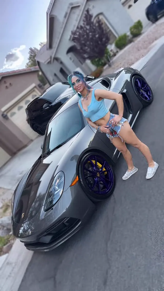 Farrah with Porsche 718